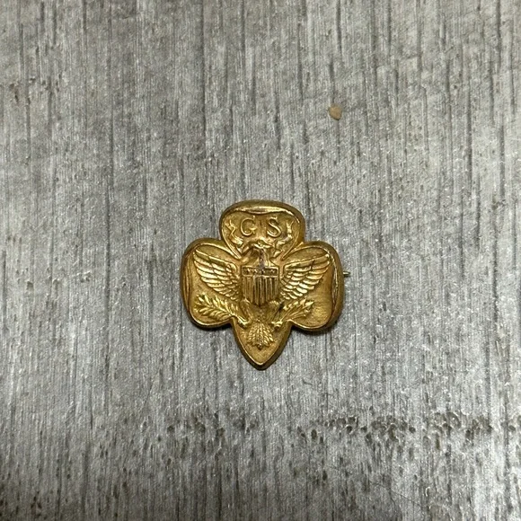 Lot Collection 5 Vintage Girl Scouts & Brownie Lapel pins uniform achievement - Picture 5 of 6